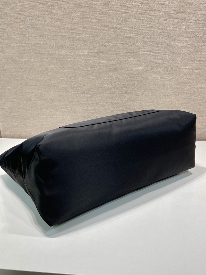Pra*a tote bags